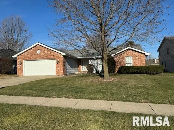 815 Locust Ct, Chatham, IL 62629