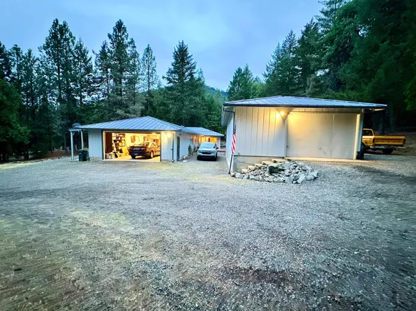1969 Holcomb Springs Rd, Gold Hill, OR 97525