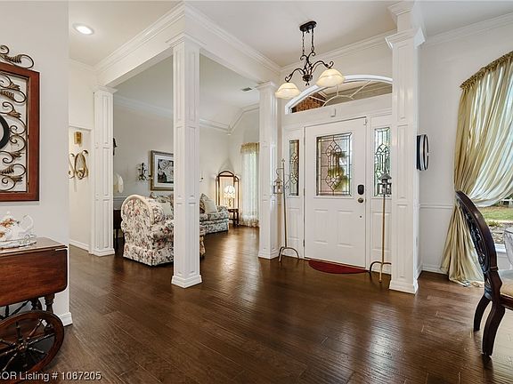 4th image of 7 Tiffany Ln