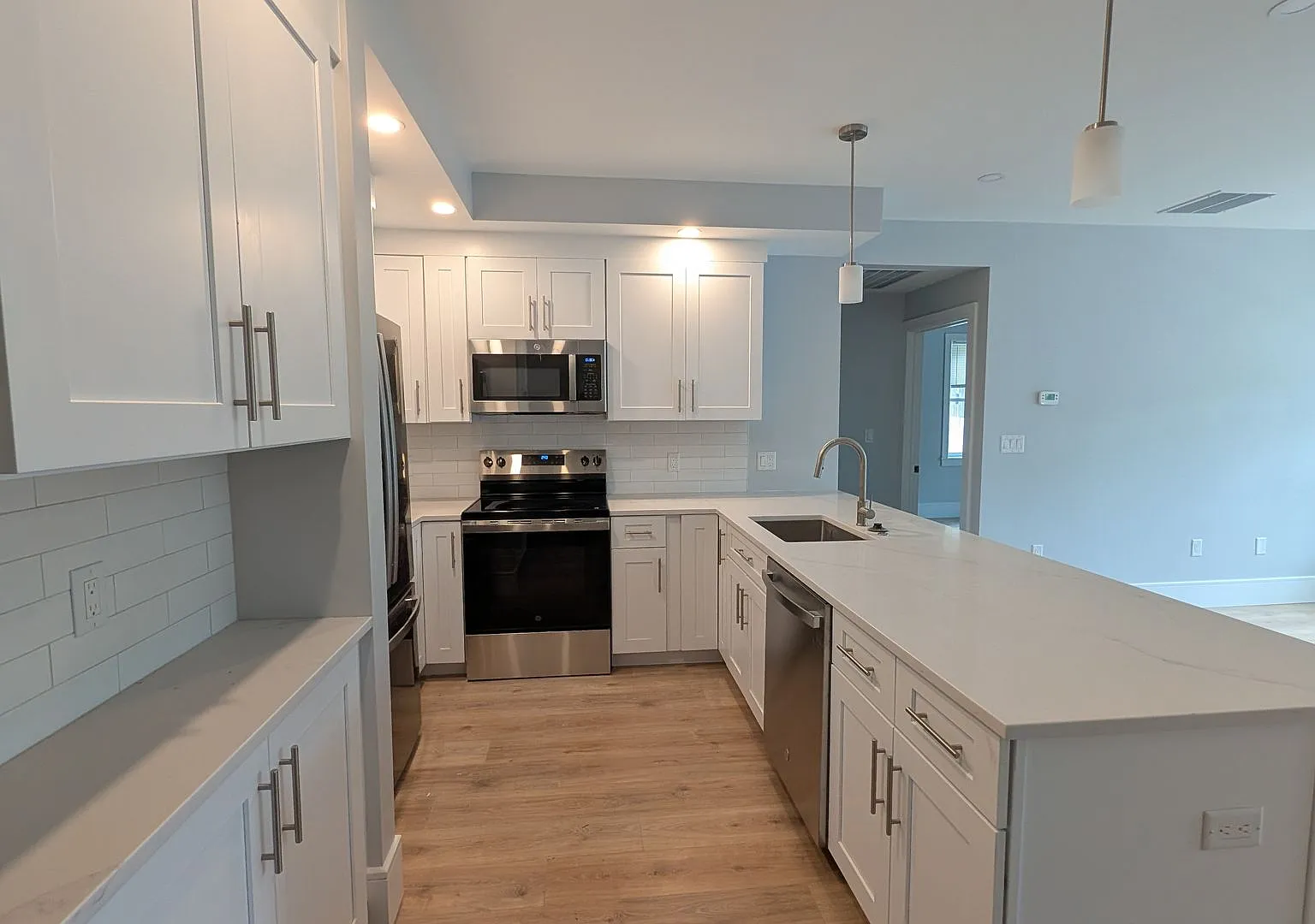 Going Quickly! Brand New Luxurious 4-beds — Photo 2