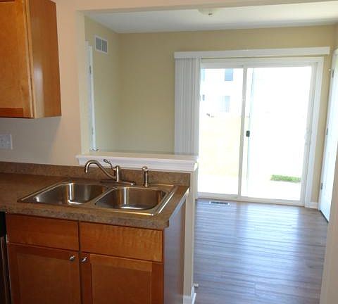 4th image of 330 Ash Ct