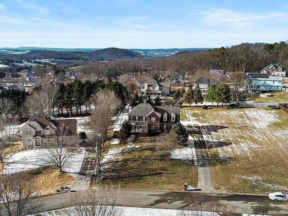 3rd image of 1049 Shadow Wood Ln