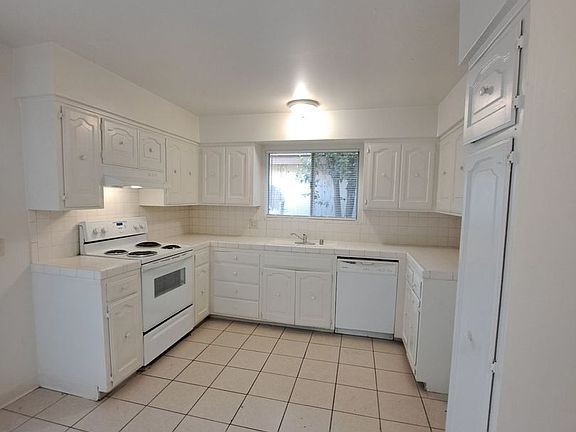 5th image of 132 W Dayton Ave #136