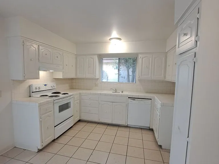 132 W Dayton Ave — Photo 5