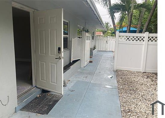 5th image of 1385 NE 32nd St #2N