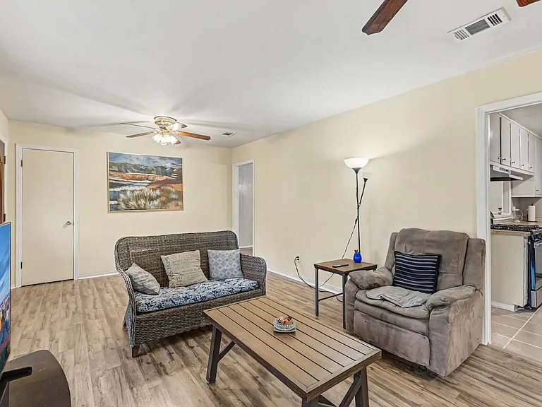 54 N University Blvd — Photo 5