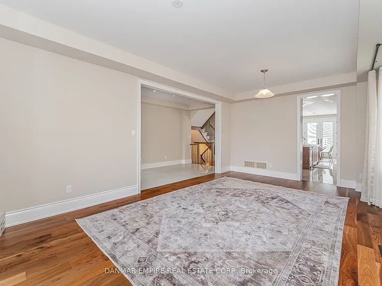 2118 Vineland Cres — Photo 31