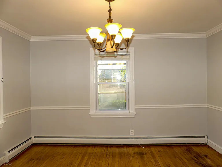 903 Crestview Dr — Photo 7