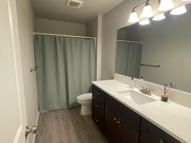 712 NE Brookstone Dr — Photo 12