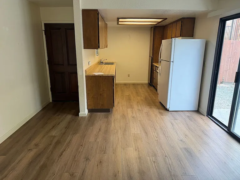 5296 Traffic Way — Photo 9
