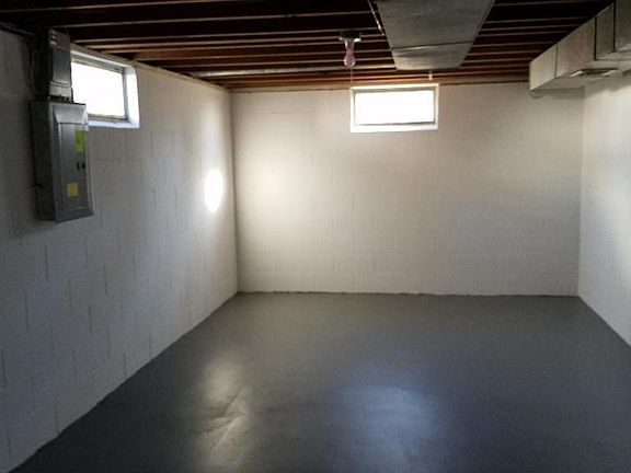 3rd image of 531 Oak St