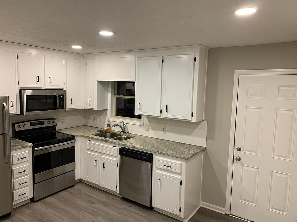 Eat-in Kitchen