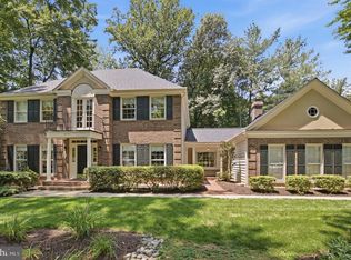 9721 S Park Cir, Fairfax Station, VA 22039