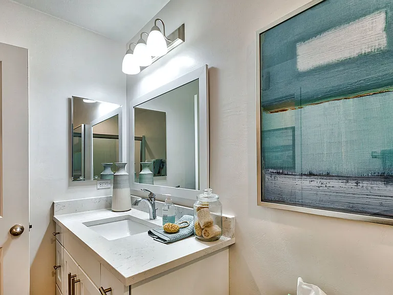 Windsor Manor Apartments — Photo 9
