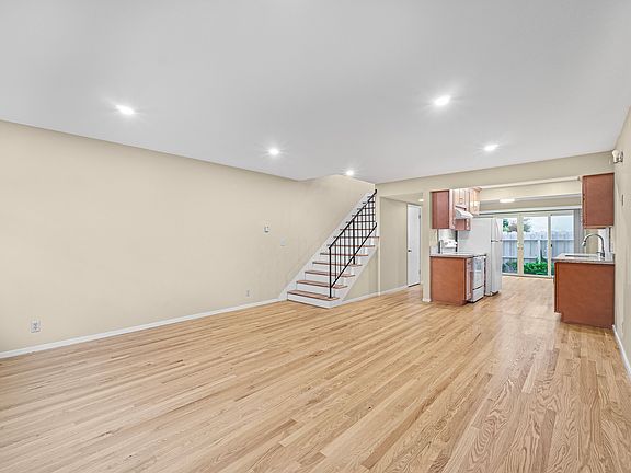3rd image of 10296C Alpine Dr