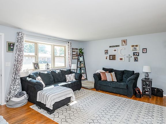 5th image of 809 Desales St