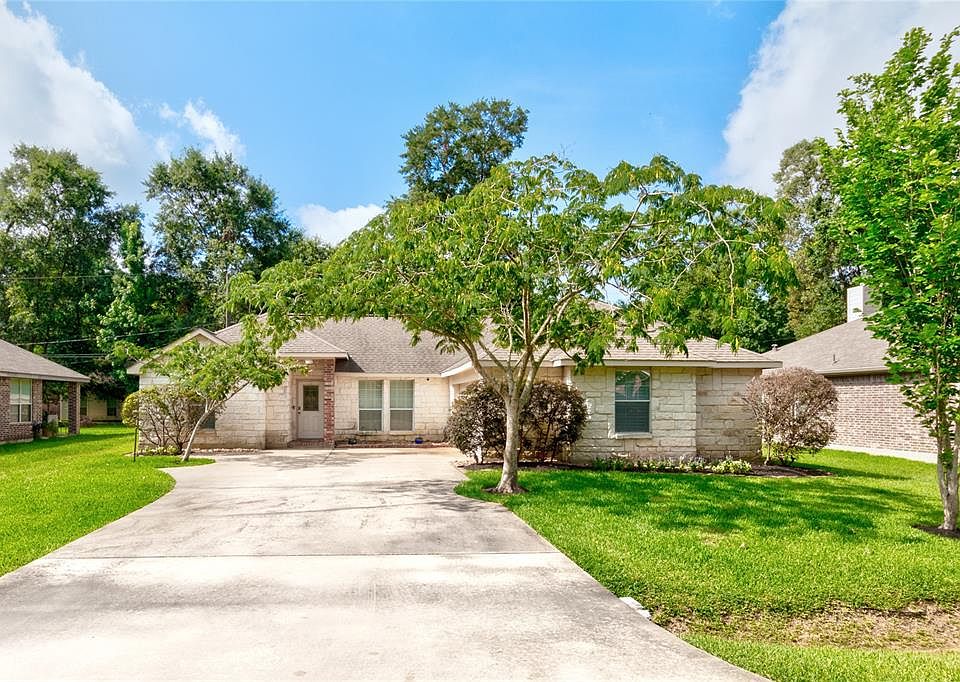 1st image of 2715 Lake Breeze Ln
