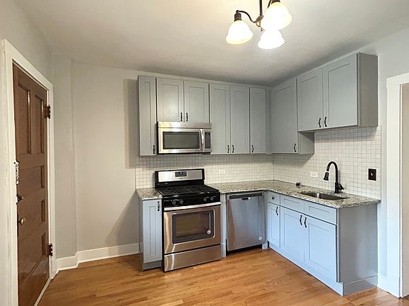 3rd image of 1046 Chicago Ave #2W