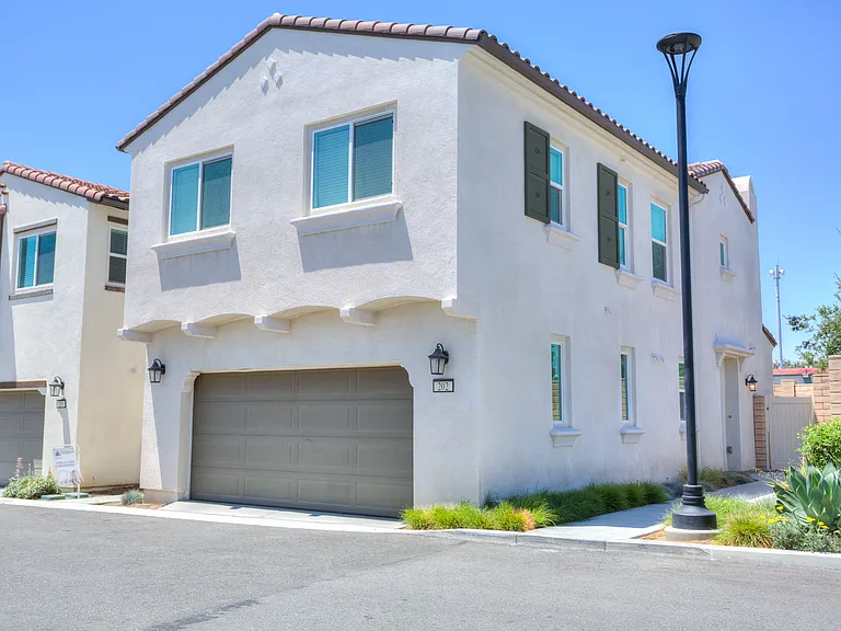 202 Bonita Ln — Photo 1
