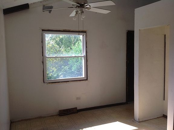 5th image of 920 Oakwood Dr