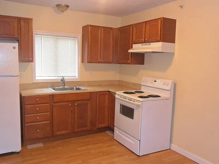 848 Waverly St #4 — Photo 13