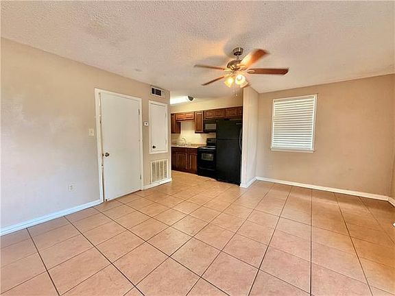 5th image of 2108 Willow St APT B