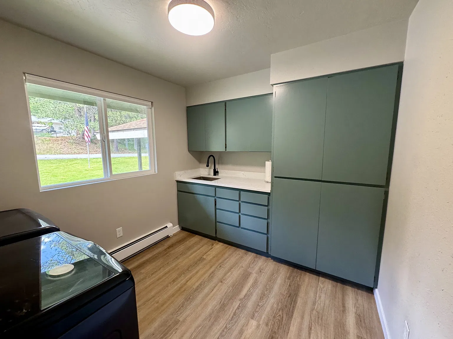 3 bed, 2.5 bath, 2122 sqft, $3,200 — Photo 3