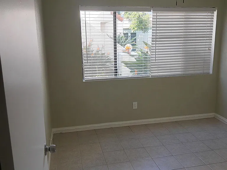367 N Melrose Dr N #E — Photo 28