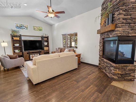 3rd image of 1195 Ptarmigan Dr