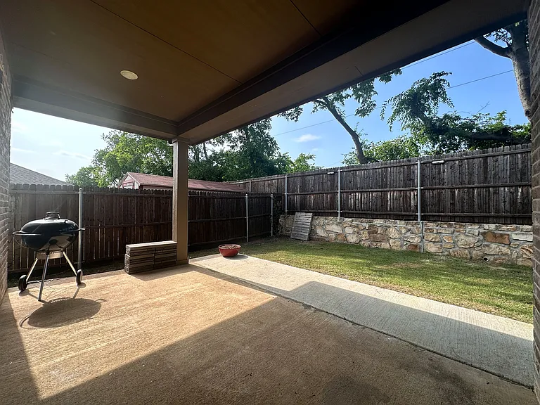 2609 Chevy Chase Dr — Photo 36