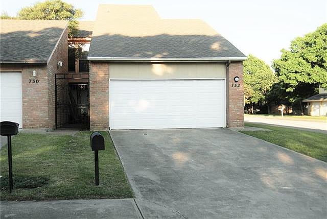 1st image of 732 Carriage Way