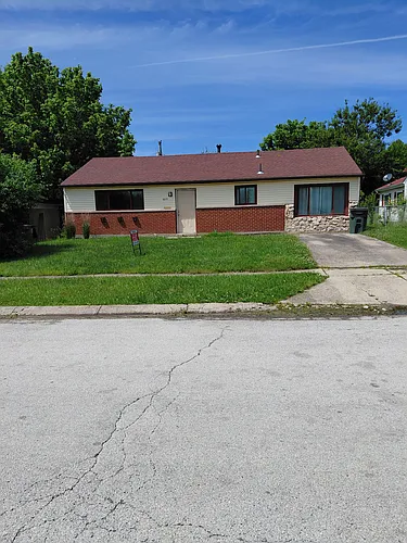 5075 Hackett Dr Photo 1