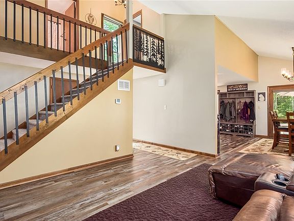 5th image of 10383 Twin Oaks Dr