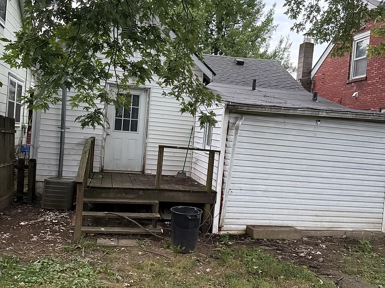 830 Denmark St — Photo 9