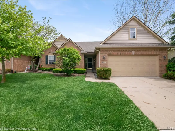 8178 Springdale Dr, White Lake, MI 48386