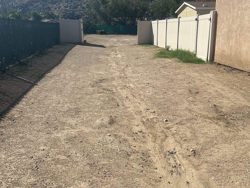 Side yard to back house