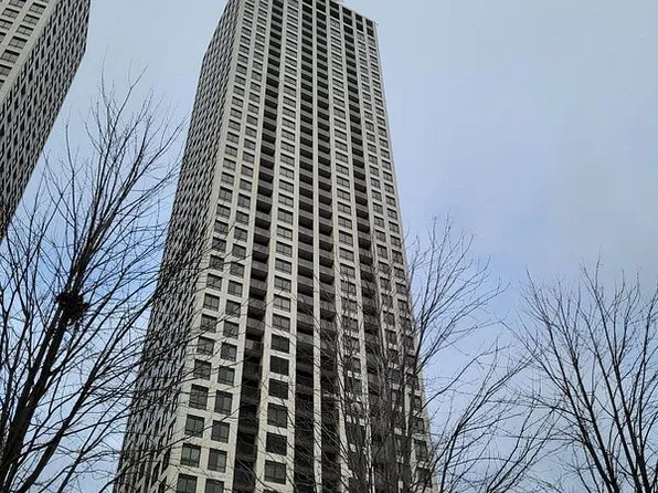 30 Elm Dr W #1801, Mississauga, ON L5B 0N6