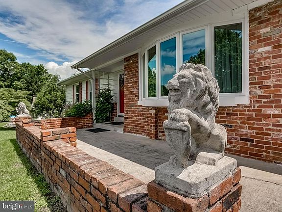 2nd image of 5003 Lee Hill Cir