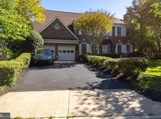 4705 Rippling Pond Dr, Fairfax, VA 22033