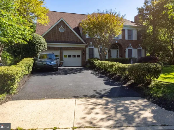4705 Rippling Pond Dr, Fairfax, VA 22033