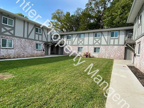 4th image of 2201-2219-2221 Woodson Rd #2B-1BA-800SQFT