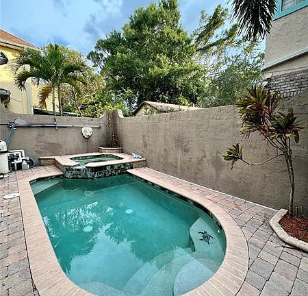 3rd image of 600 Martinique Dr