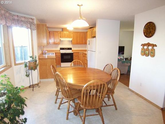 3rd image of 3208 NE 166th Ave