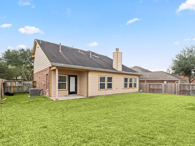 21426 Venture Park Dr — Photo 40