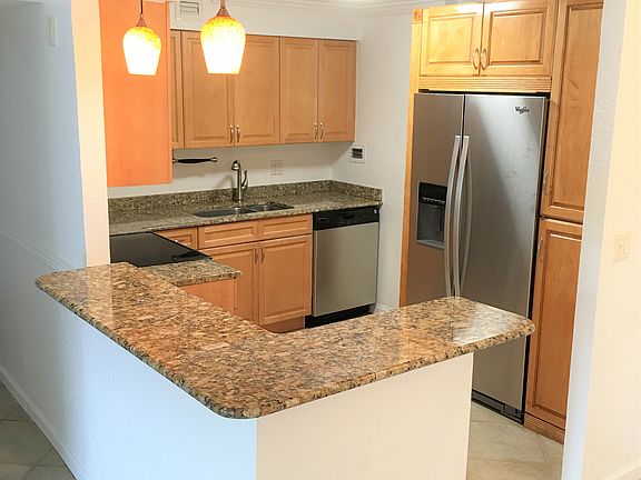 3rd image of 1000 Spanish River Rd APT 2O