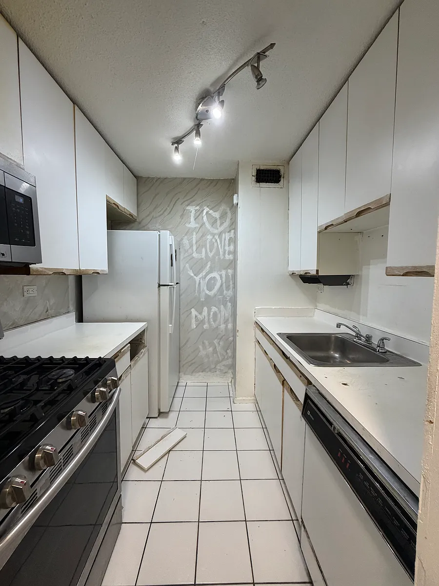 Building Photo - 15038 Union Tpke #5