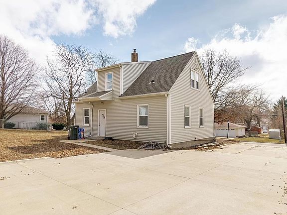 2nd image of 809 W 14th St