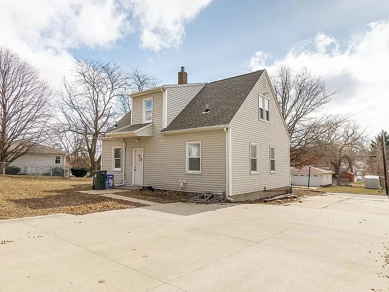 809 W 14th St — Photo 2