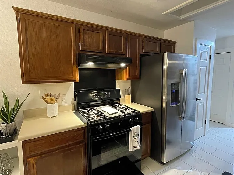 1401 Tetbury Ln — Photo 6