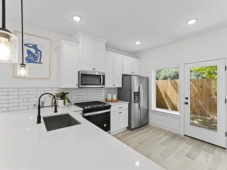 1448 Dewalt St — Photo 8